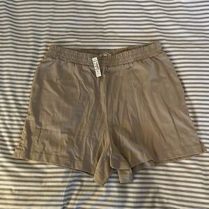 NWT- Madewell Jersey Pull-On shorts, size L (color: Wet Sand)